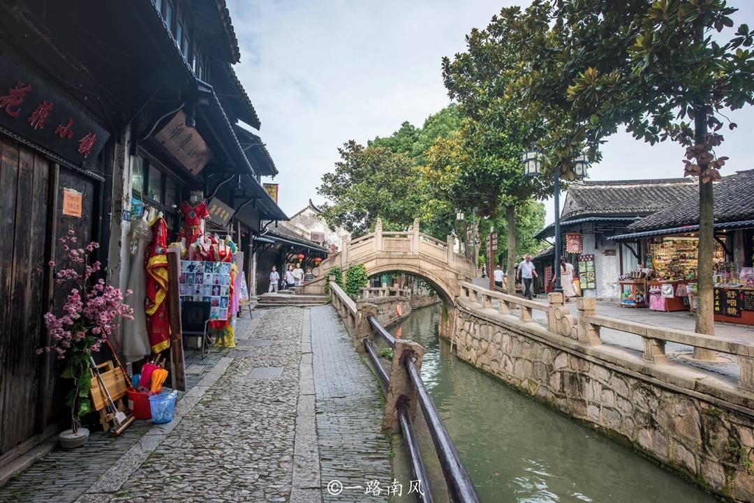 黄宗泽现身深圳女粉疯狂近身，受不了亲自维持秩序，6保安干瞪眼